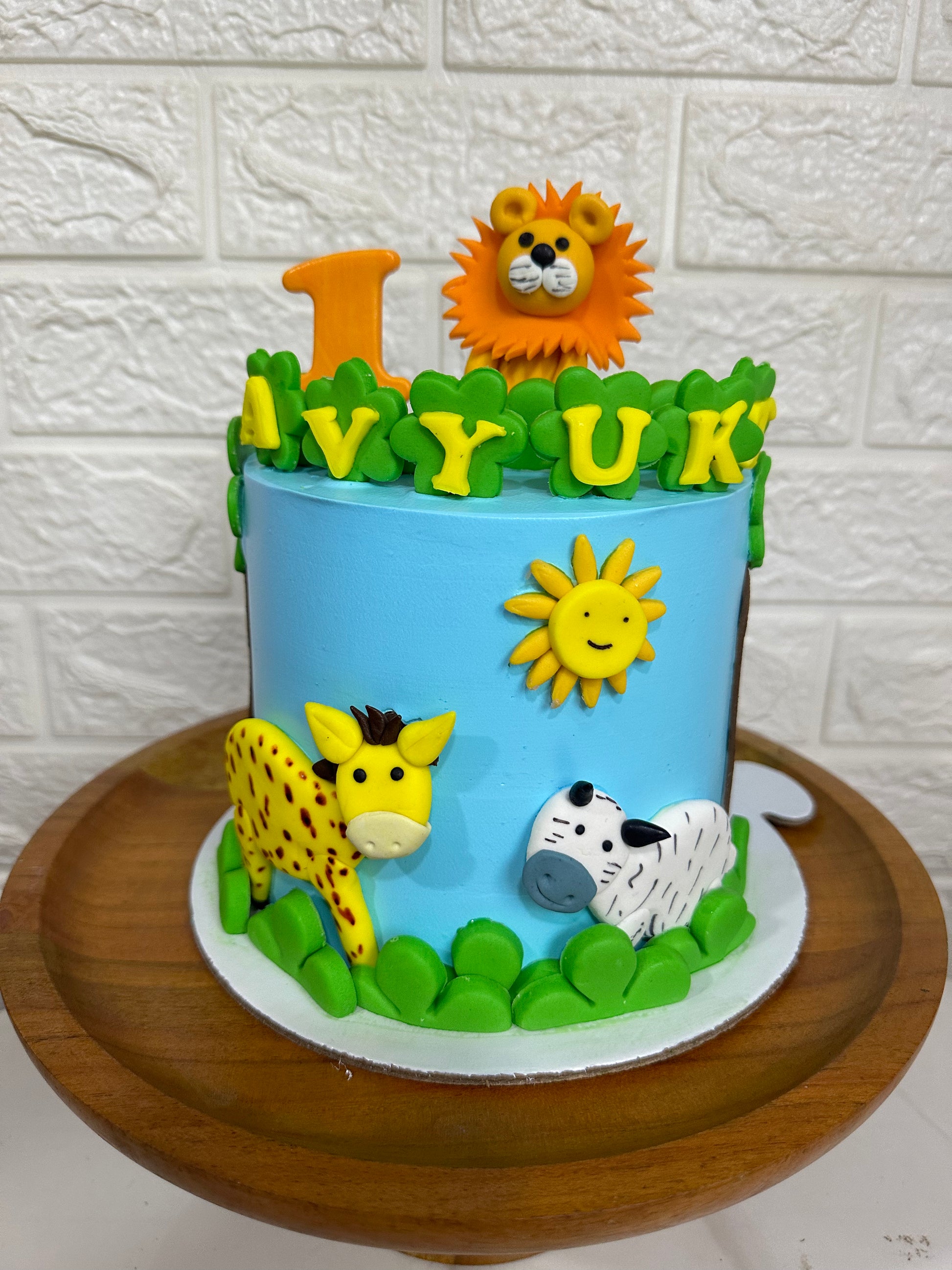 Animal Zoo Cake - Birthday Bumps