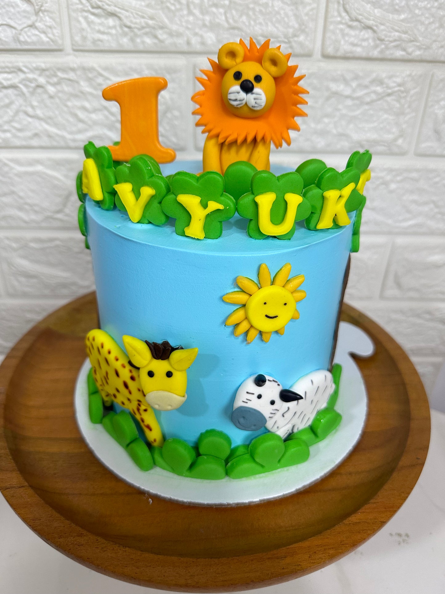 Animal Zoo Cake - Birthday Bumps